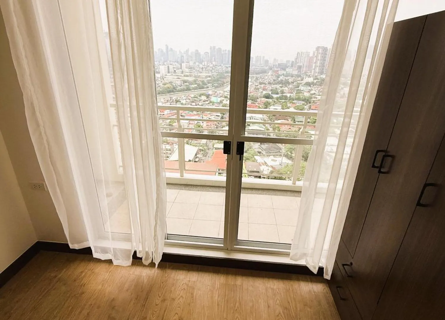 Jfam Suites - Allegra Pasig Condo, With Parking Manila